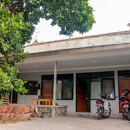 Srikaloka 12 Kostel - For Female And Couple Lägenhet Yogyakarta Exteriör bild