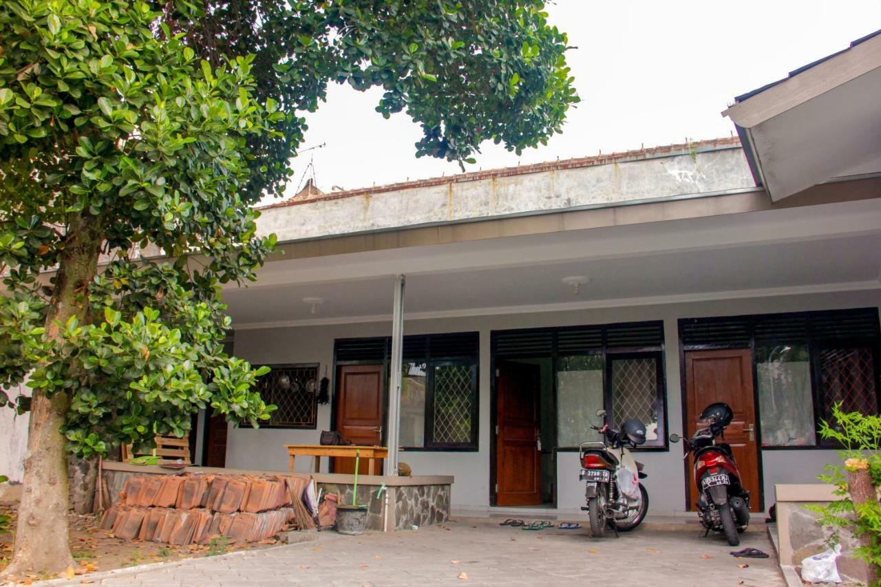Srikaloka 12 Kostel - For Female And Couple Lägenhet Yogyakarta Exteriör bild