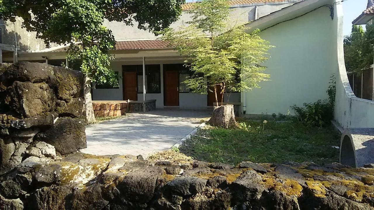 Srikaloka 12 Kostel - For Female And Couple Lägenhet Yogyakarta Exteriör bild